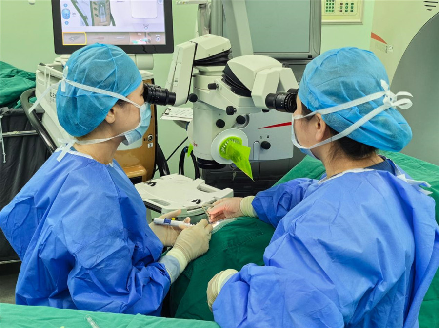 江苏省首批赞宜XEN青光眼引流管植入手术顺利完成!
